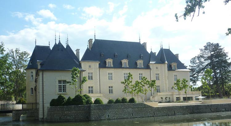 Couverture du château de Fontainebleau Couverture sur un monument traditionnel